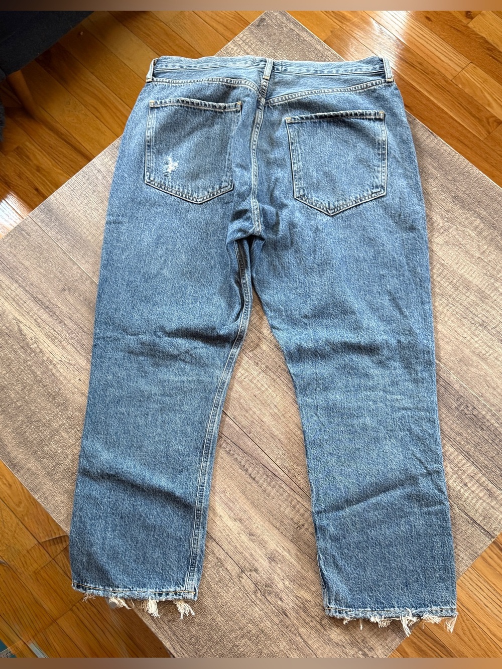 Agolde Riley high rise straight cropped med wash in "Frequency". Size 31.